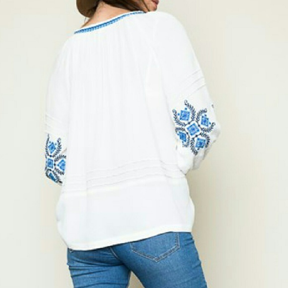 NWT Boho Blue Embroidered Tunic Top with Tassels sz M - Picture 3 of 4